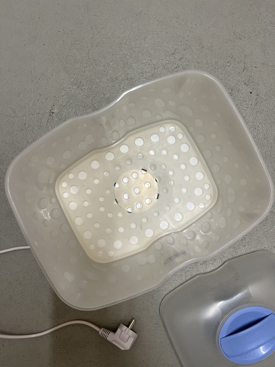 Chicco Repas pour bébés: Chicco Bottle Warmer and Sterilizer- EU plug – D'occasion à Watt par rmt07 3
