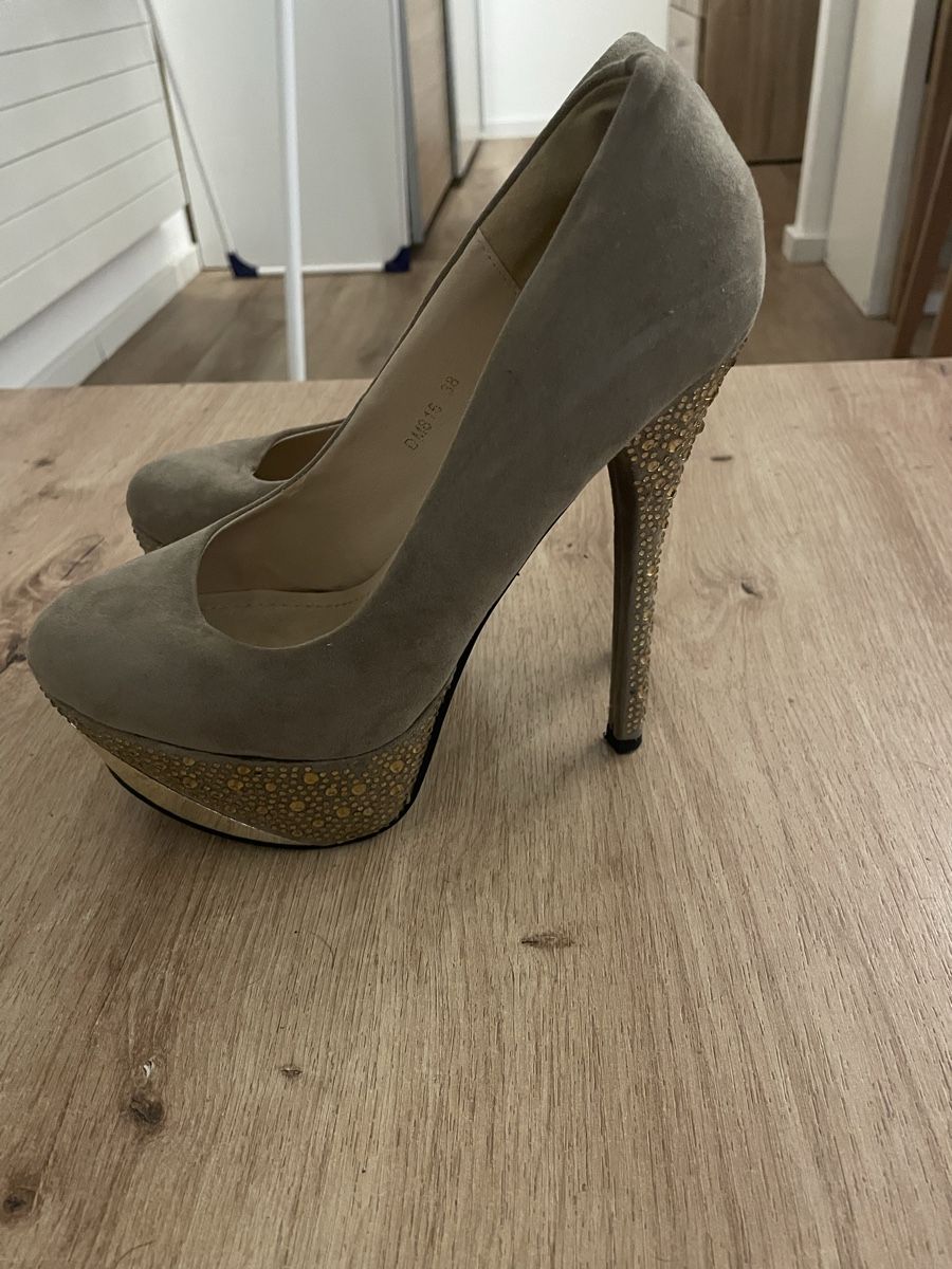 Scarpe da donna: Scarpe Diamantique estive scamosciate 38 – Usato da Dietwil venduto da pao_q5hy 3
