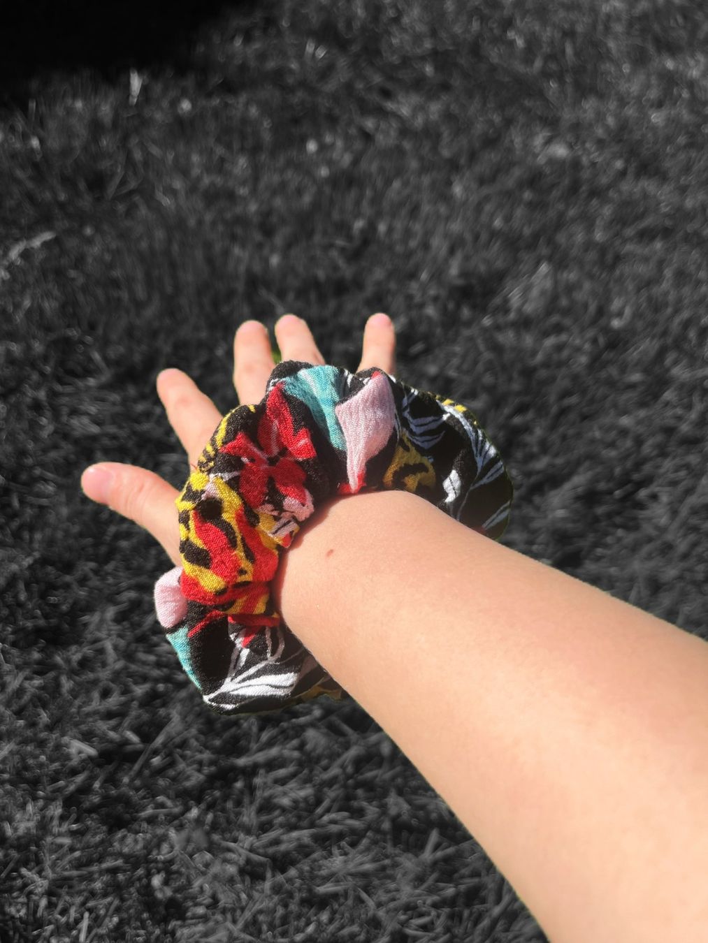 Accessoires pour cheveux: Scrunchie Upcyclé Fait-main "stretch" - Taille classique – Neuf avec emballage d'origine à Villars-sur-Glâne par maeva_christan_mc 1