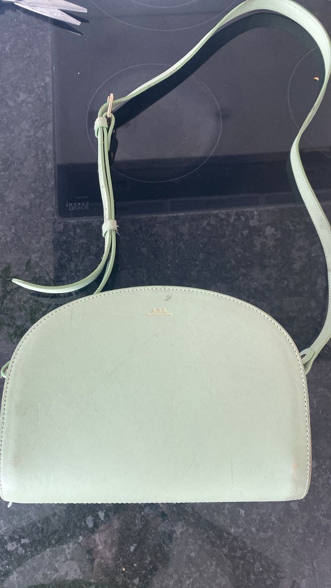 Apc Taschen für Damen: APC moon bag light pistacchio – Gebraucht aus Männedorf von Svampi