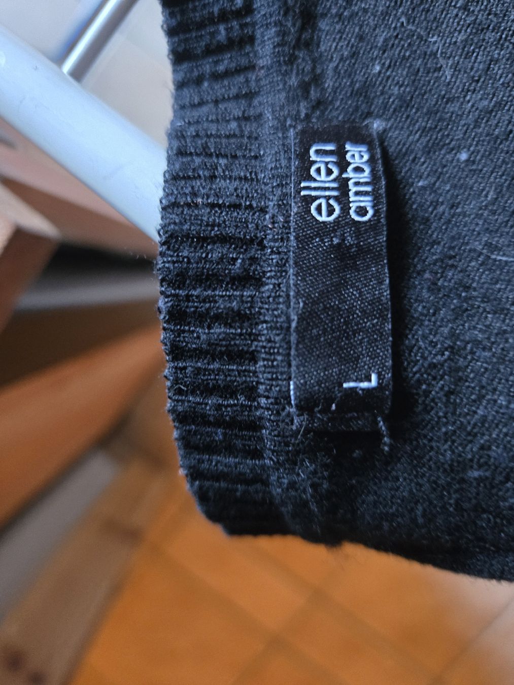 Pullover & Sweatshirts: Pull col en V – Gebraucht aus Sion von Oonathoo 2