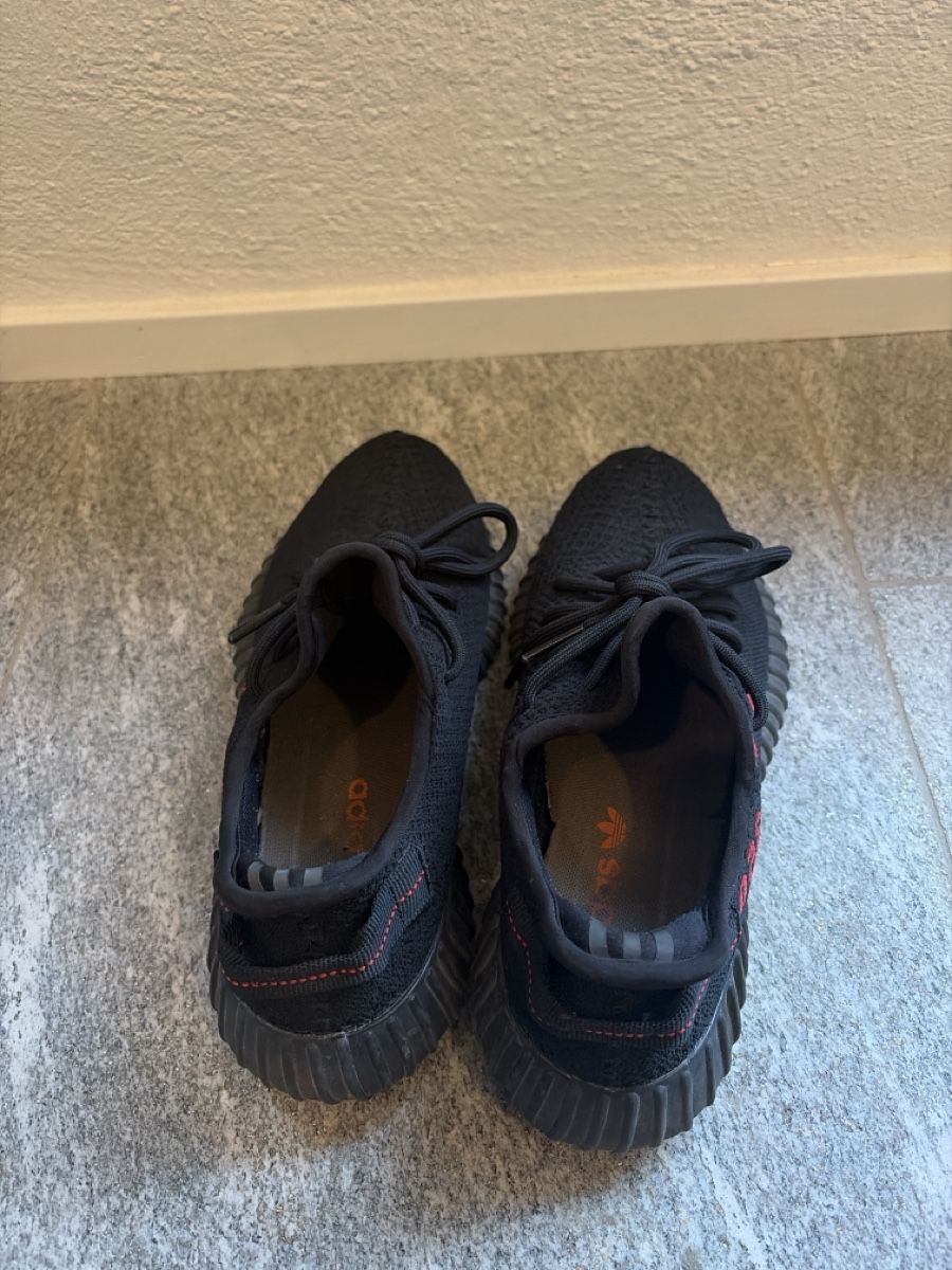 Adidas Scarpe da uomo: Yeezy boost nere – Usato da Davesco-Soragno venduto da Chichijango 1