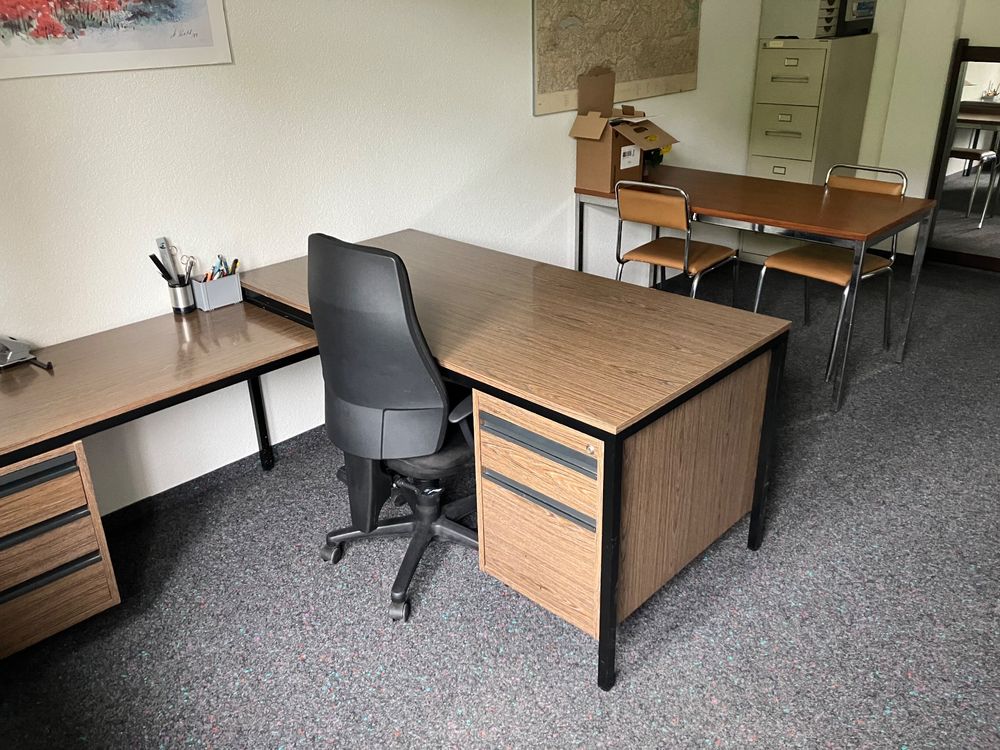 Scrivanie: Büroausstattung zu verschenken – Usato da bern venduto da Reitwo 1