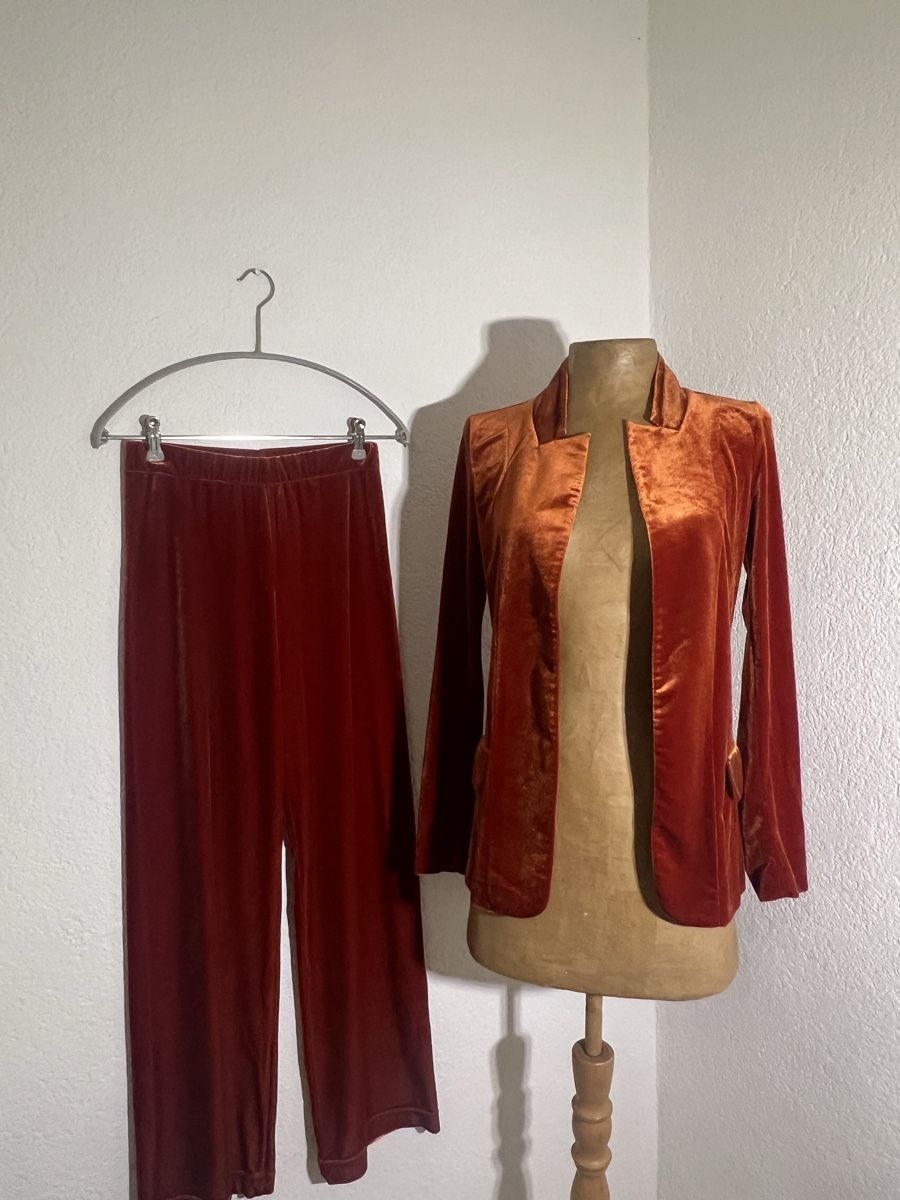 Completi & Tailleur: Ensemble en velours orange – Usato da St-Pierre-Clages venduto da ste_xk6p 2