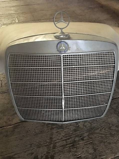 Tutti pezzi di ricambio auto: Mercedes Benz Motorhaube – Usato da Richterswil venduto da inf_sk7m 1