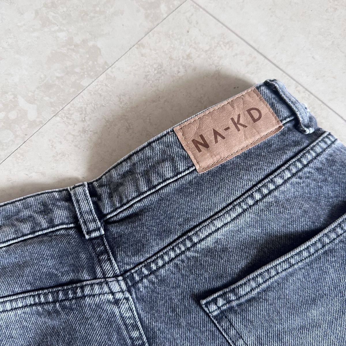 Na-kd Hosen: NA-KD Jorts, Gr. 38 – Gebraucht aus Solothurn von coexism 3
