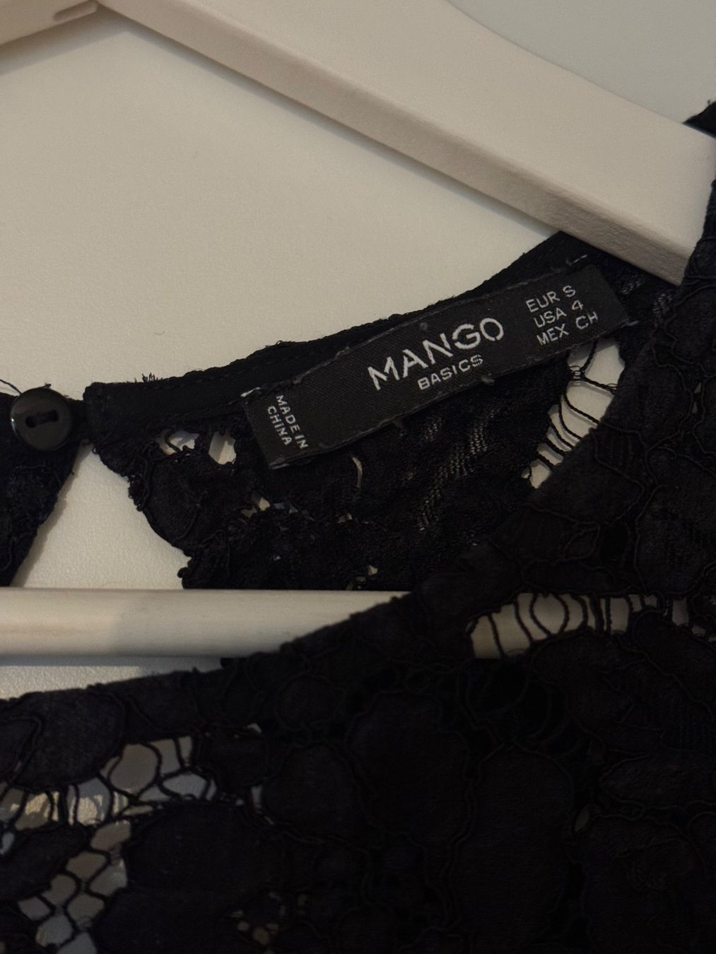 Mango Camicette: Schwarzes Spitzen-Top von MANGO, Grösse S – Usato da Steinhausen venduto da sar_ph7q 1
