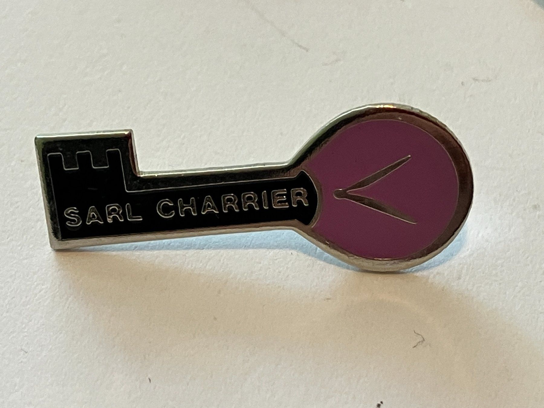 Placchette & Badge: 1 Pin Sarl Carrier – Usato da Basel venduto da djwwpp