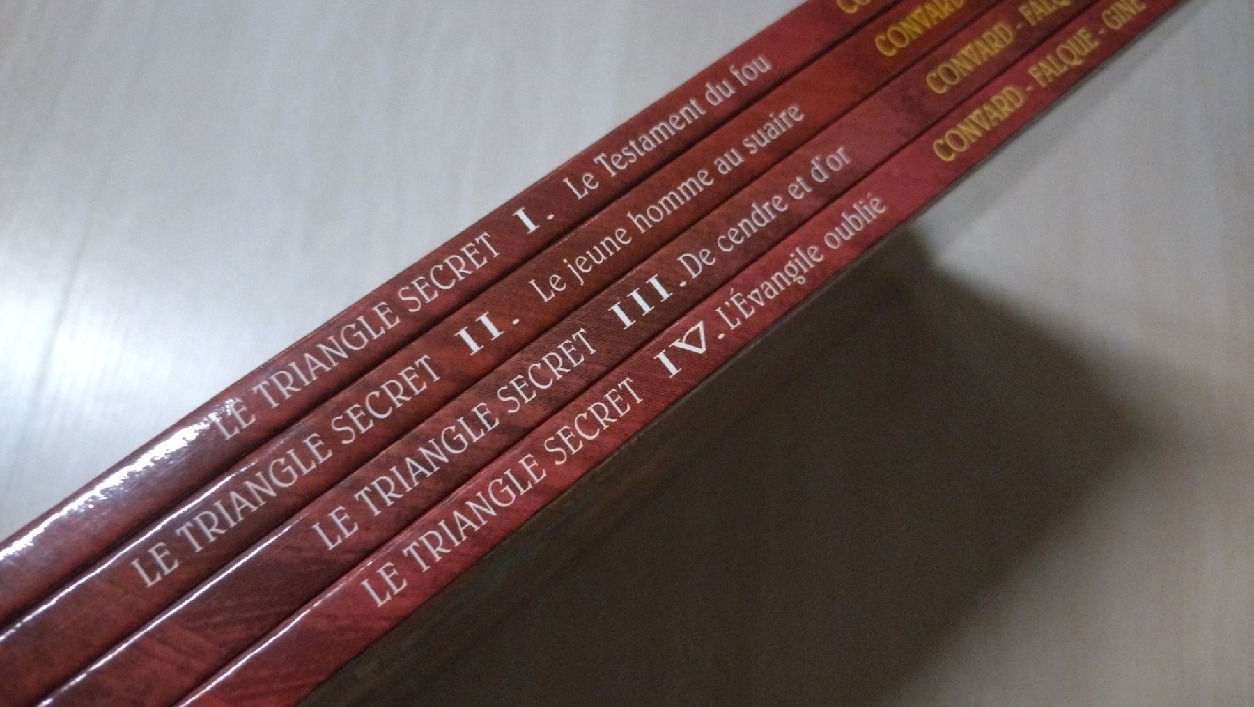 Fumetti: Lot BD Le Triangle Secret T1-T4 – Usato da Farvagny-le-Grand venduto da LaCaverne 1