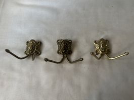 3 Antike Kleiderhaken, Wandhaken, Messing, Vintage Dekoriert