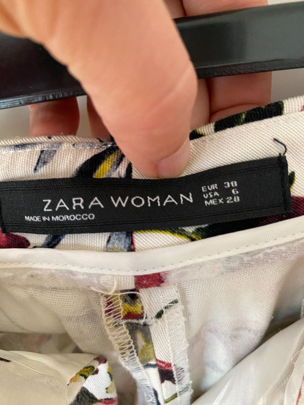 Pantaloni: Zara Hose mit Blumenmuster Gr. EUR 38 – Nuovo (secondo la descrizione) da Unterengstringen venduto da cck_ 2