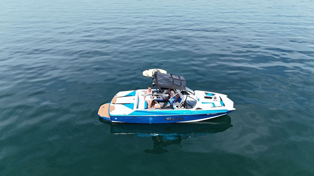 Axis Boote: Axis A22 by Malibu – Gebraucht aus Lachen SZ von Psychoboarder