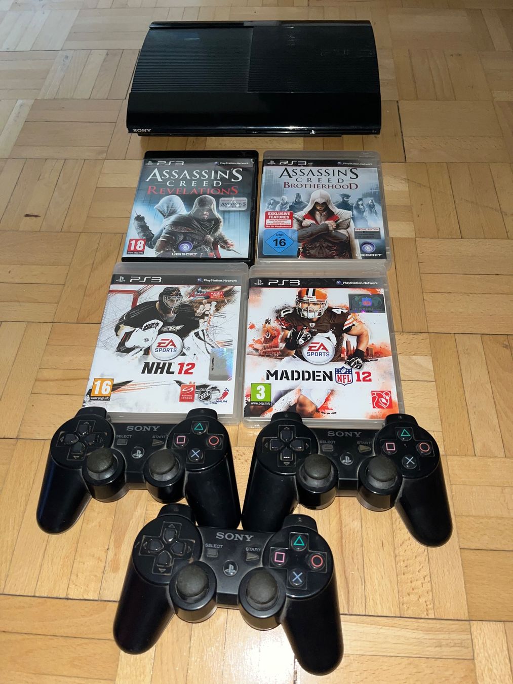 Sony Konsolen: PS3 Super Slim Konsole inkl 3 Controller – Gebraucht aus Basel von Ruemli17
