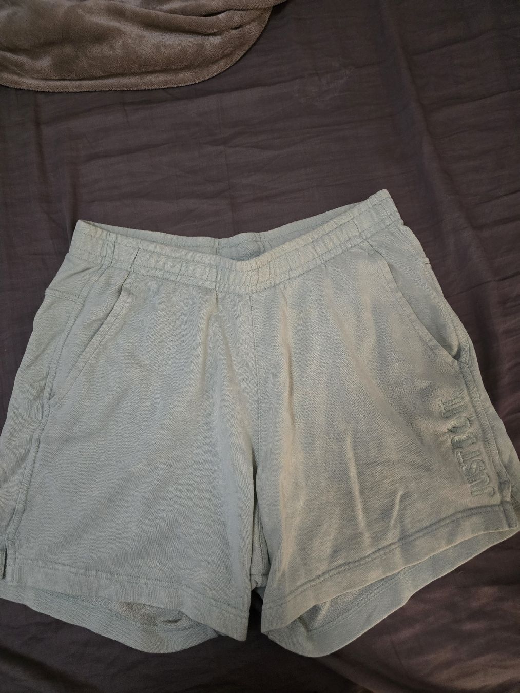 Nike Pantaloni: Short Nike vert menthe taille M  – Usato da Mont-sur-Lausanne venduto da Didinho