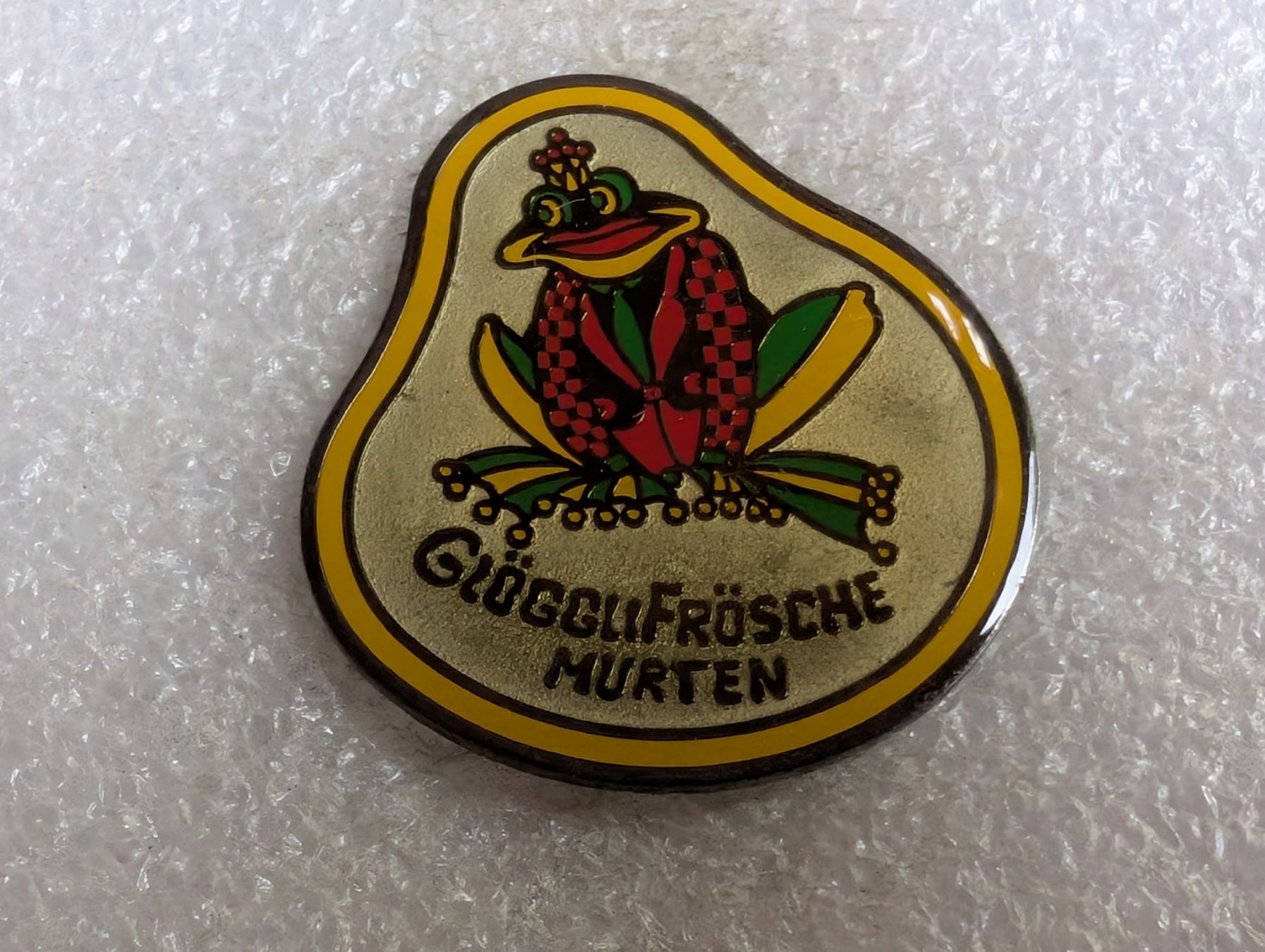 Plaketten & Abzeichen: Ansteckpin 226: Glögglifrösche Murte – Gebraucht aus Oppligen von Pin-Fall-Shop