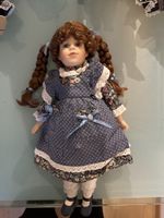 Puppen-Mädchen mit Zöpfli, blauem Kleid, Top Zustand!