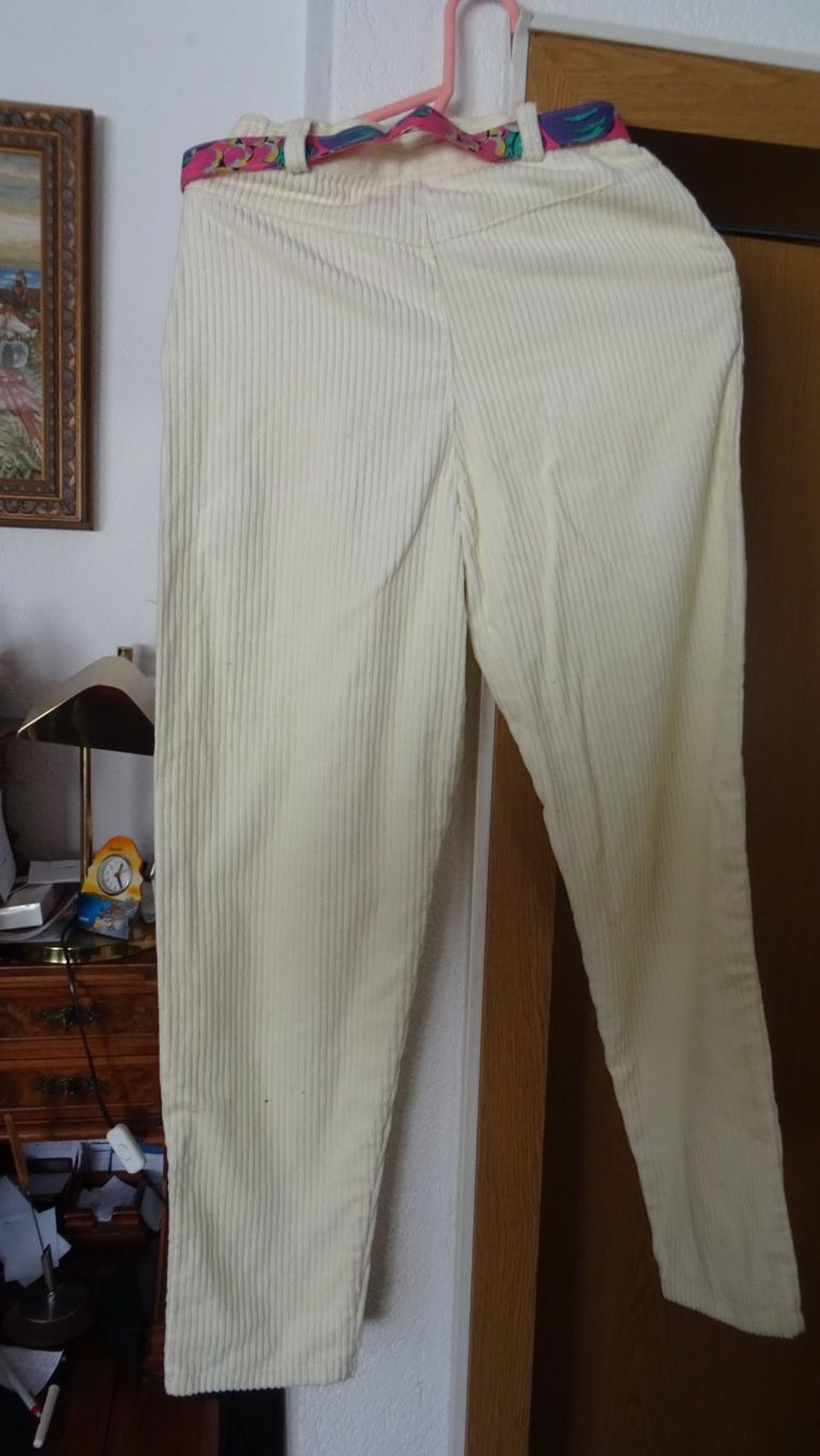 Pantaloni: NEU MÄDCHEN SAMT HOSE GR 152 Letzte verk. – Usato da Burgdorf venduto da stein12 2