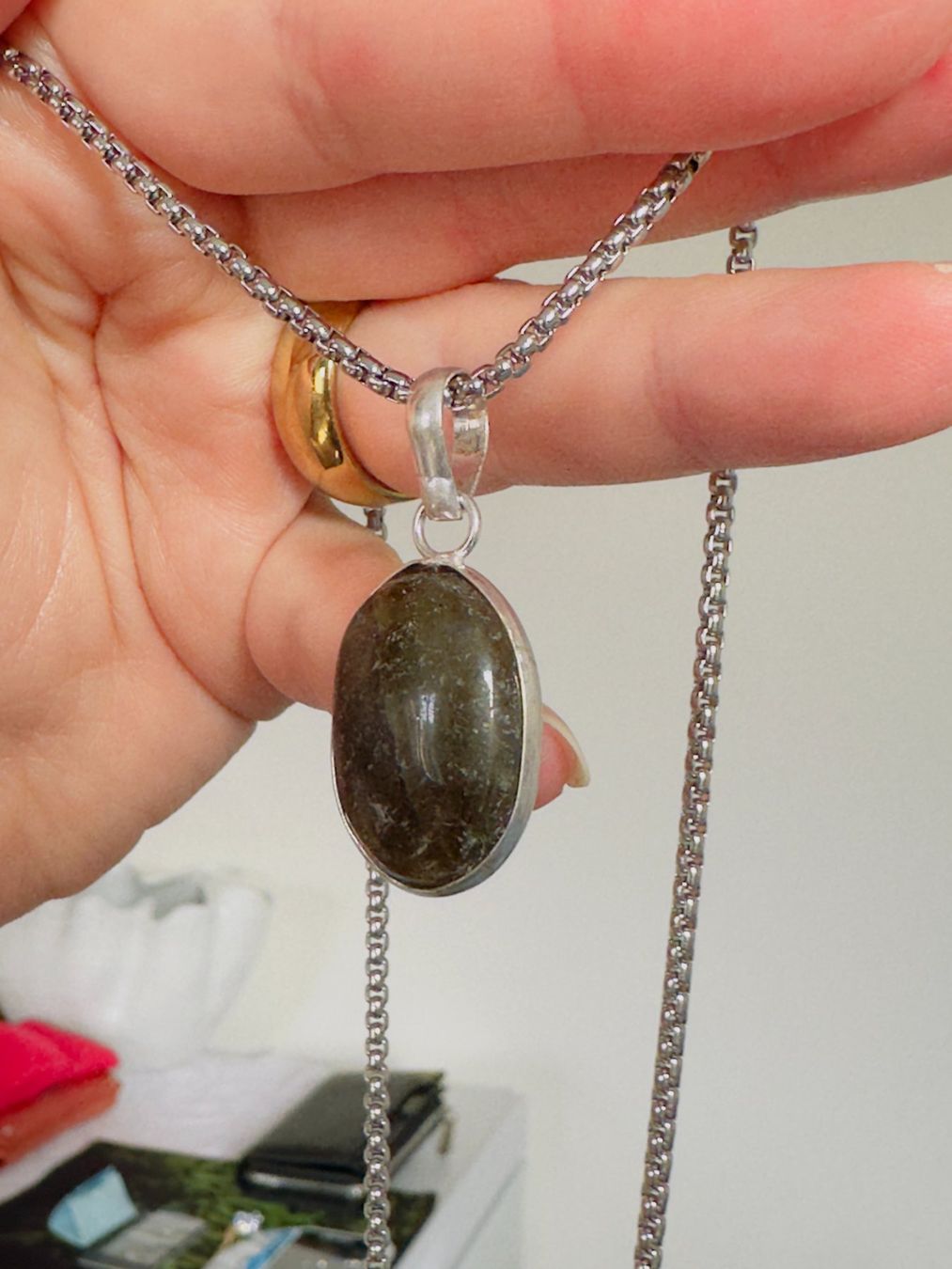 Ketten: Fashionable labradorite necklace – Neu und originalverpackt aus Genève von AGBERG 6