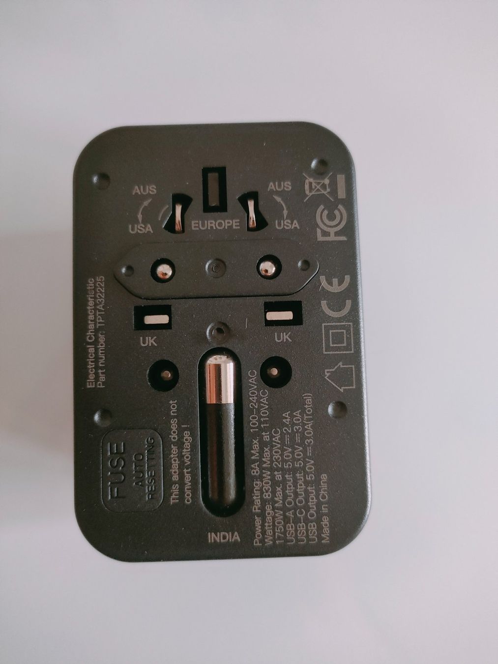 Laufwerke & Adapter: TecPearl Universeller Reiseadapter – Gebraucht aus Dietikon von Branquinha1981 2