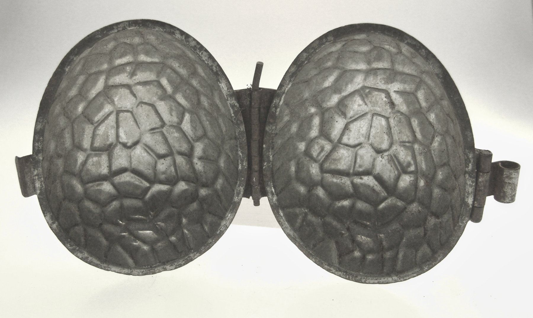 Teglie da forno: alte Schokoladenform gemustertes Osterei – Usato da Langenthal venduto da Sammlungs_aus 4