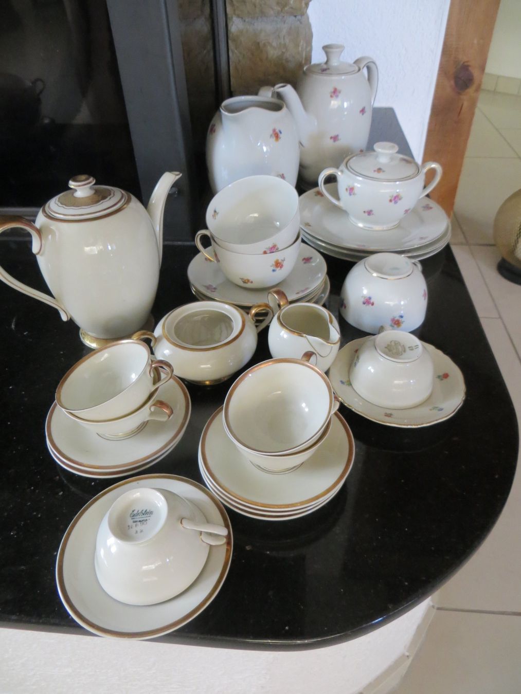 Geschirrsets: Tee-Kaffee Service mit Blumenmuster – Gebraucht aus Ins von Ener52 1