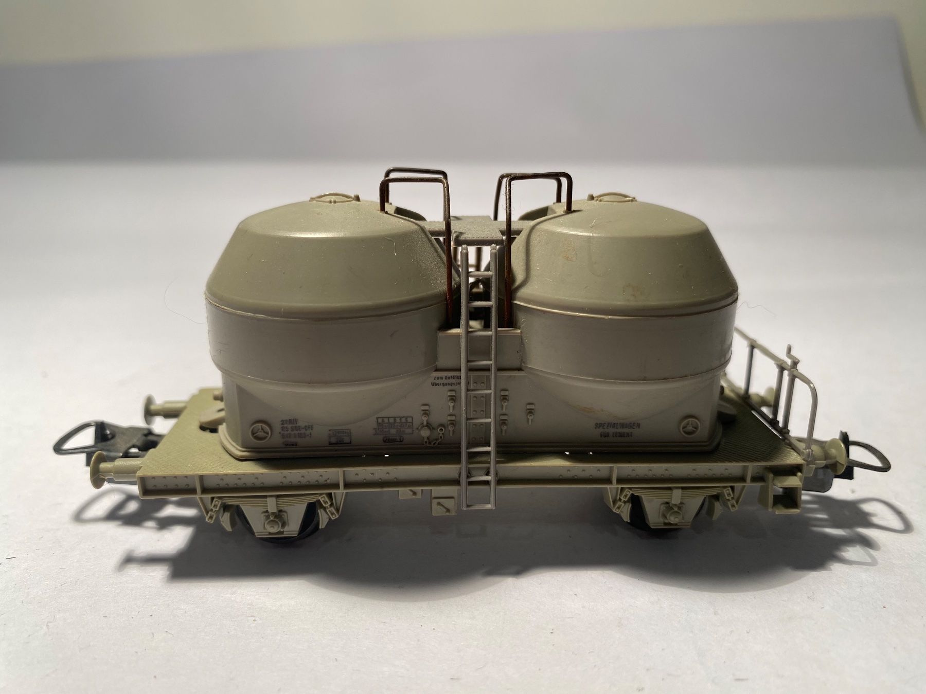 Lima Modellini di ferrovie: LIMA Silowagen grau, DC Achsen – Usato da Buchrain venduto da Modellbahn11 1