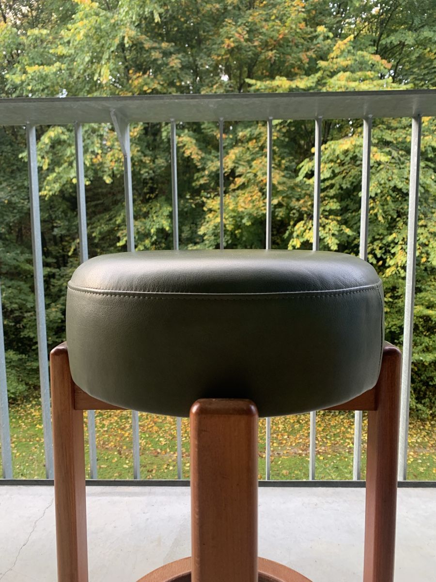 Hocker: 2 Vintage midcentury Teakholz Hocker Danish – Gebraucht aus Fribourg von GBT42 7