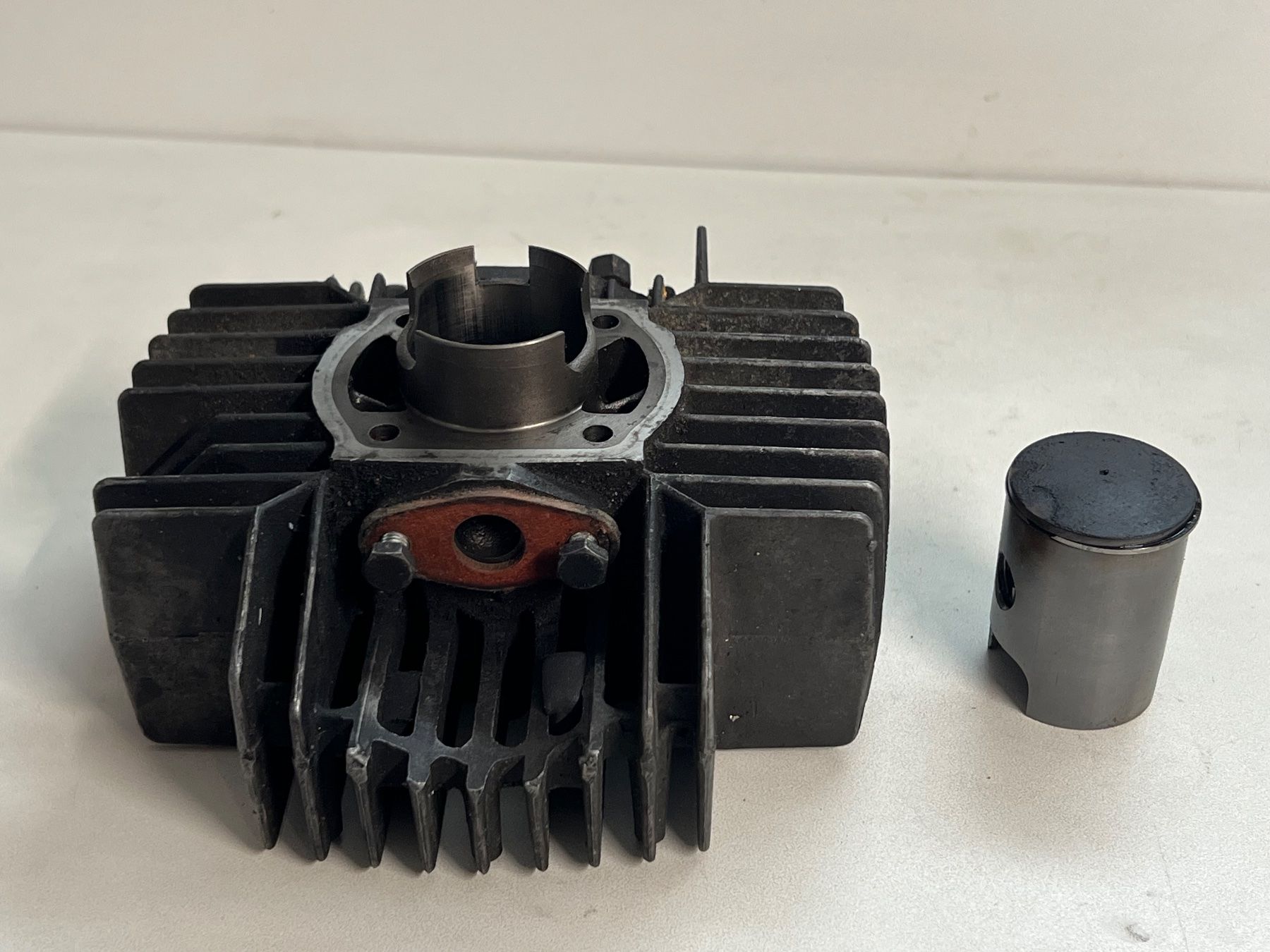 Puch Parti ricambio per ciclomotori: Puch Supermaxi E50 Zylinder 38mm und Kolben KAT – Usato da Steffisburg venduto da FlorianJohner 1