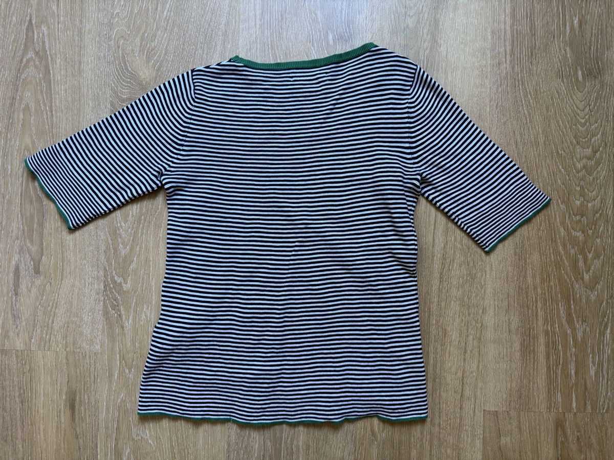 T-Shirts: T-shirt maille noir/blanc rayé Cortefiel, t.S/36 – Gebraucht aus Tavannes von Thriftshop 1