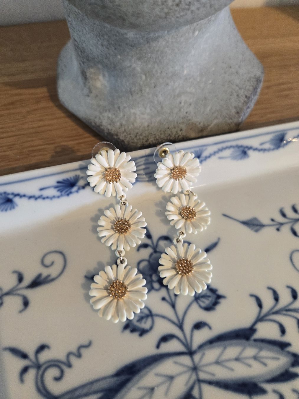 Ohrringe & -stecker: Hübsche Statement Ohrhänger mit Gänseblümchen – Gebraucht aus Dübendorf von Timulka
