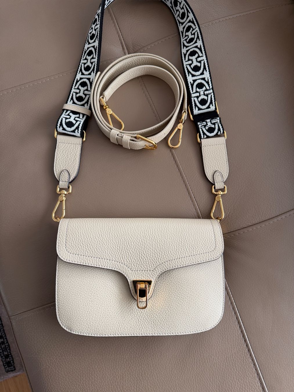 Coccinelle Borse da donna: Coccinelle Umhänge Tasche – Nuovo (secondo la descrizione) da Ehrendingen venduto da Nr.7 4