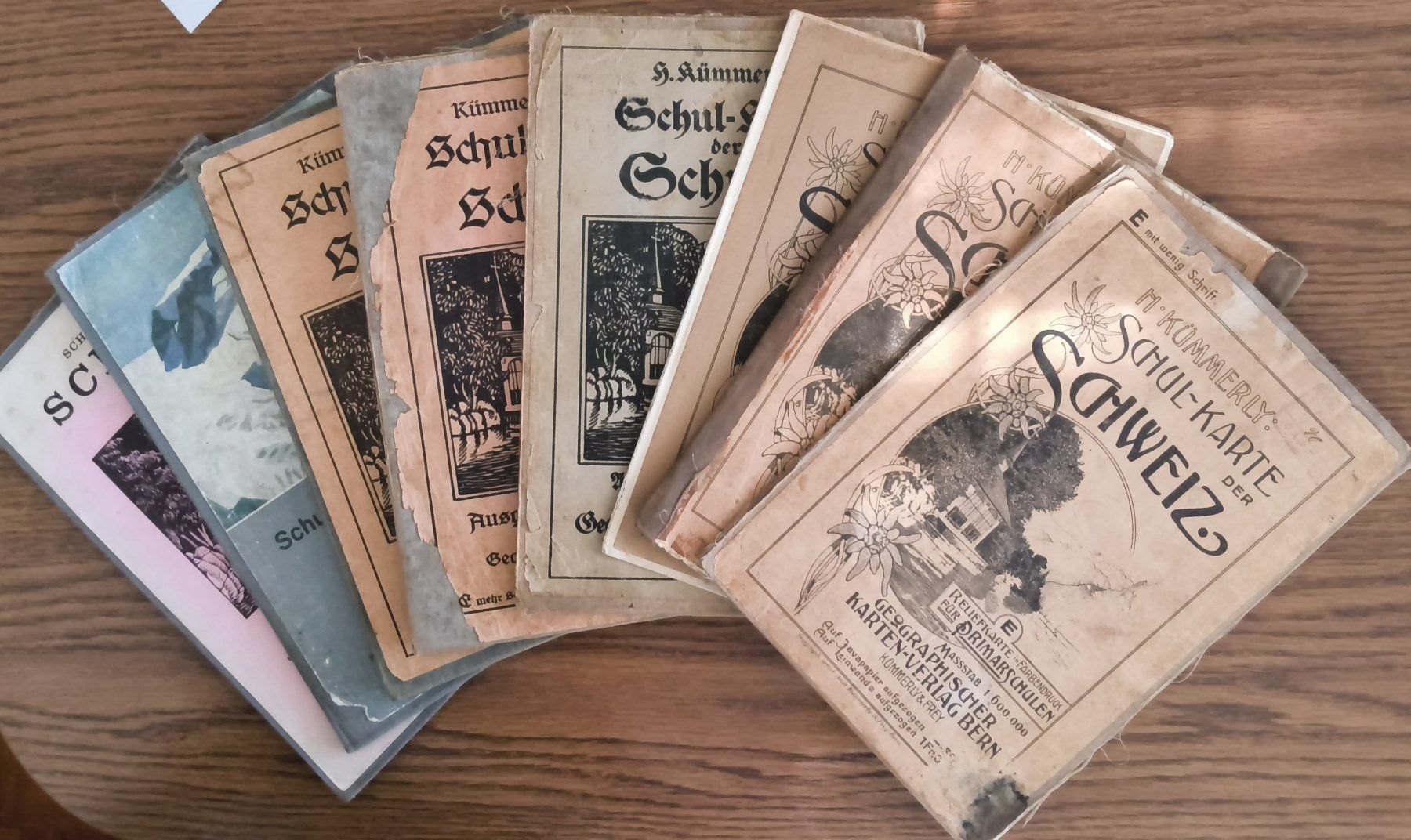 Cartes géographiques & atlas: Set mit 8 antiken CH schulkarten ab 1900 - 1958 – D'occasion à Hallau par histoiremerveilleuse