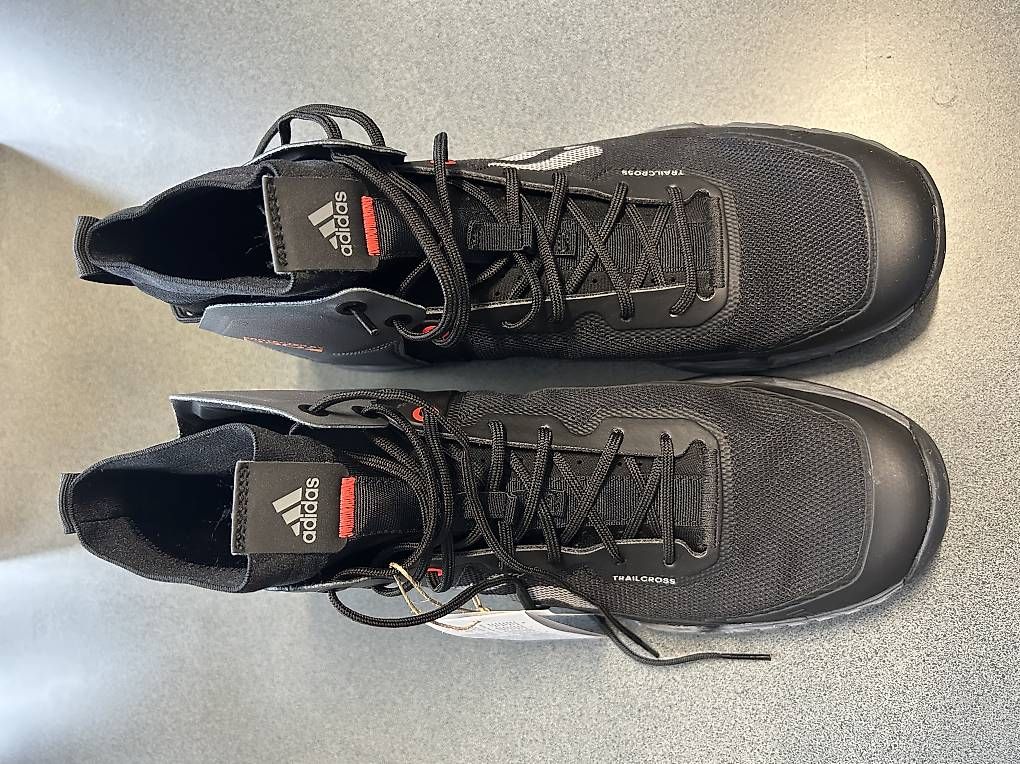 Five Ten Herrenschuhe: FiveTen Bikeschuhe Grösse 46 – Neu (gemäss Beschreibung) aus Adligenswil von oldherm