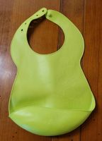 Silikon-Babylatz, verstellbar, neuwertig, grün