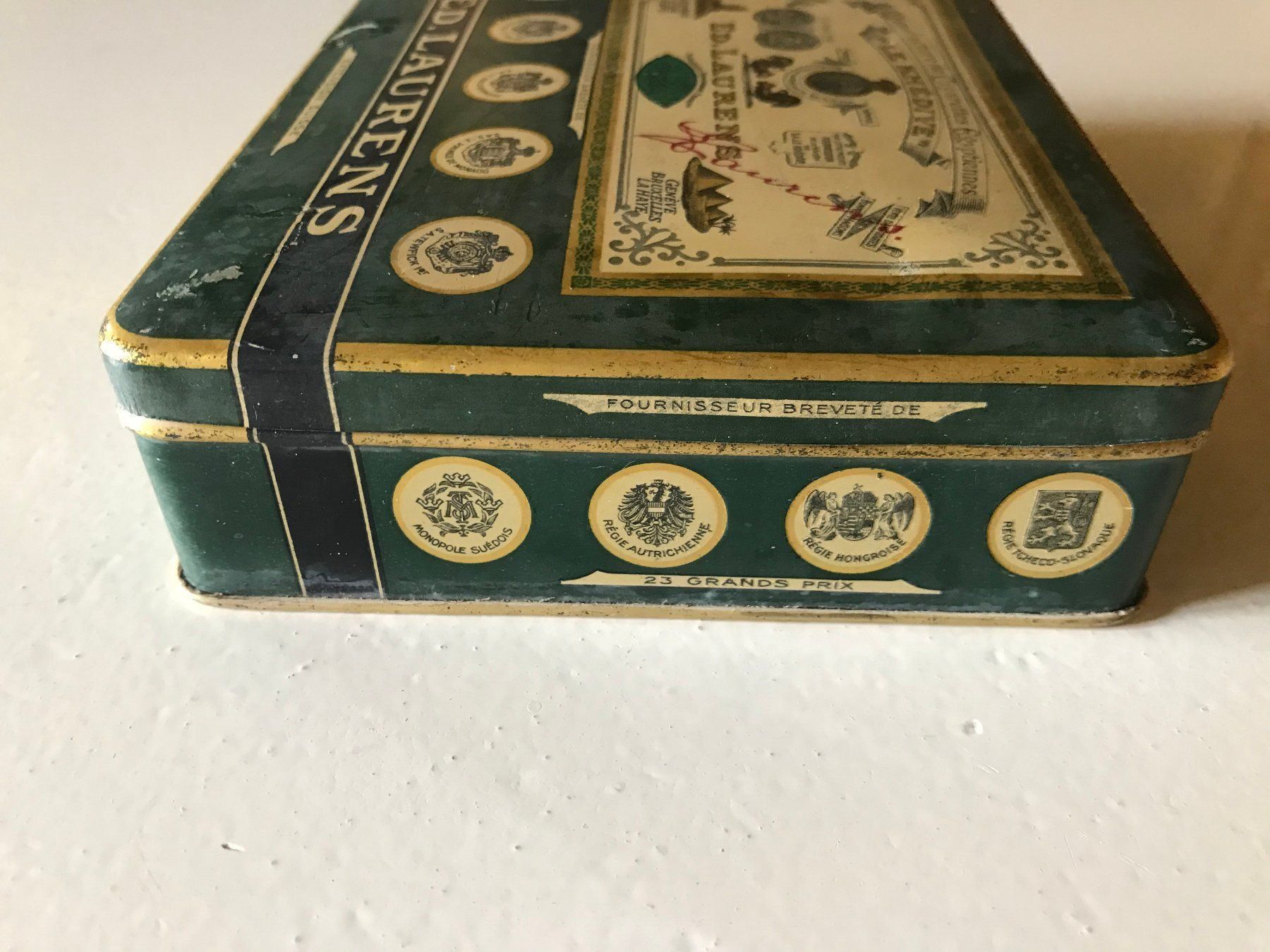 Tabacchi: Ancienne boite à cigarettes Ed.Laurens – Usato da Ste-Croix venduto da mjmg 5