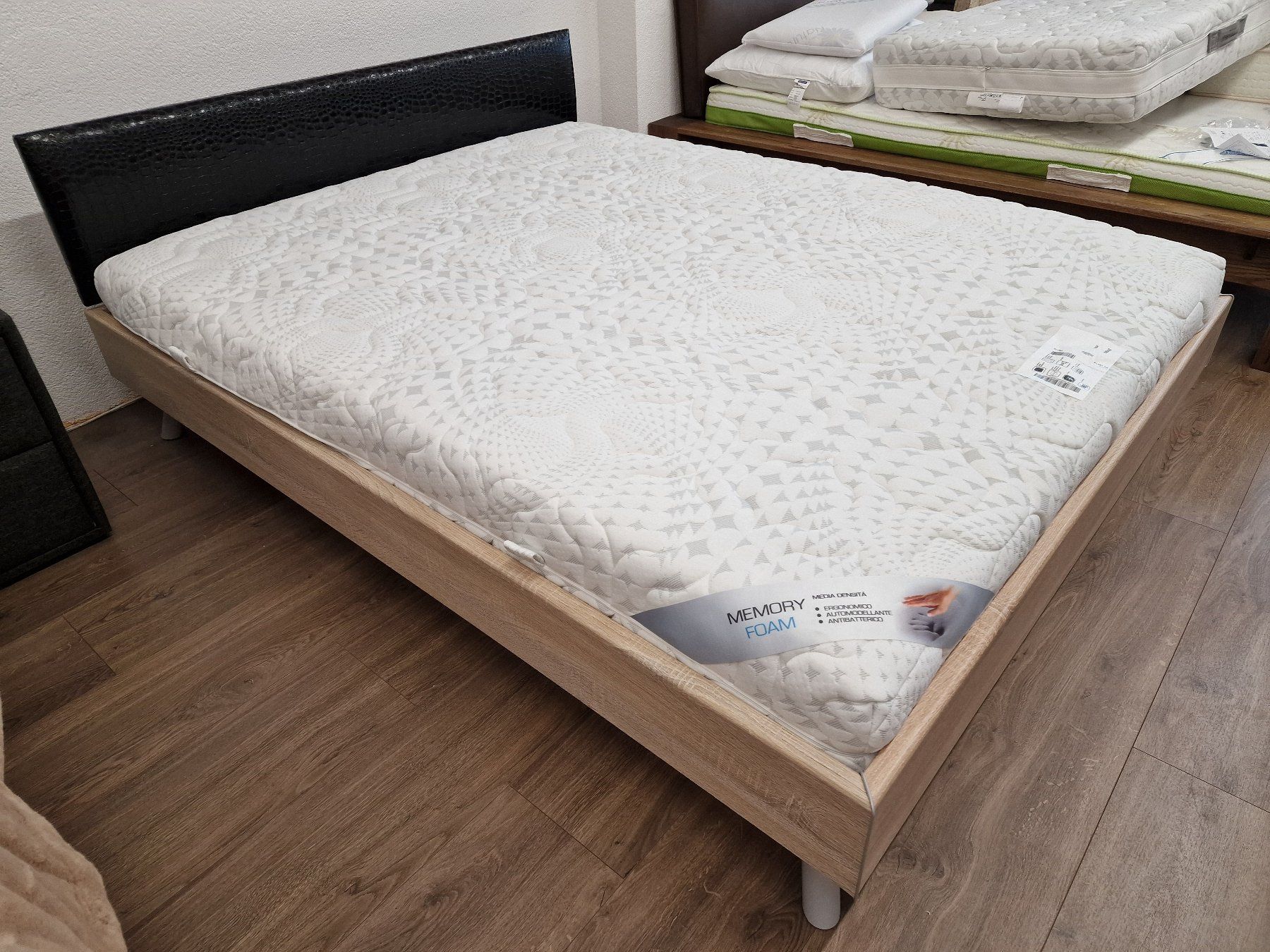 Letti: Schönes Bett mit Kroko- Kopfteil – Nuovo e nell'imballaggio originale da Oensingen venduto da directshop24 1