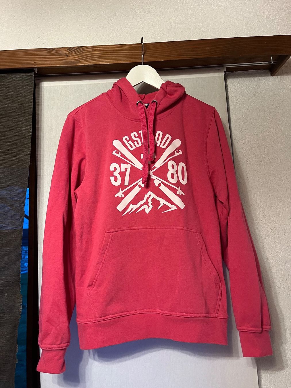 Pullover & Sweatshirts: Sweatshirt GSTAAD Kaputzenpullover – Gebraucht aus Courgevaux von wurg1