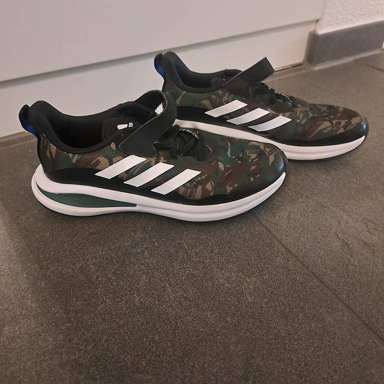Herrenschuhe: Hallenschuhe  – Gebraucht aus Neftenbach von sam_jbb5 1