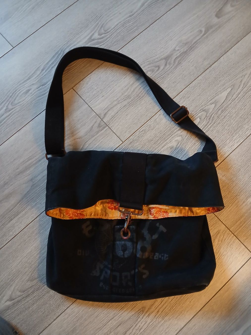 Esprit Taschen: Sac/sacoche esprit avec mousqueton – Gebraucht aus Fregiécourt von Triton_bleu