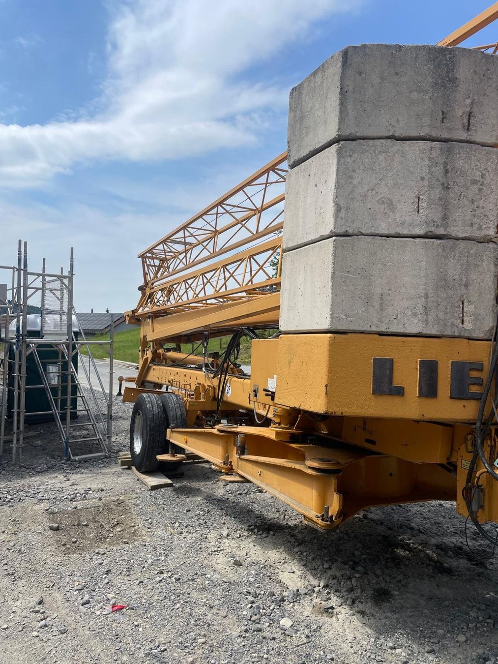 Liebherr Gru: Liebherr 22 SE – Usato da Brülisau venduto da Blaeche1 2