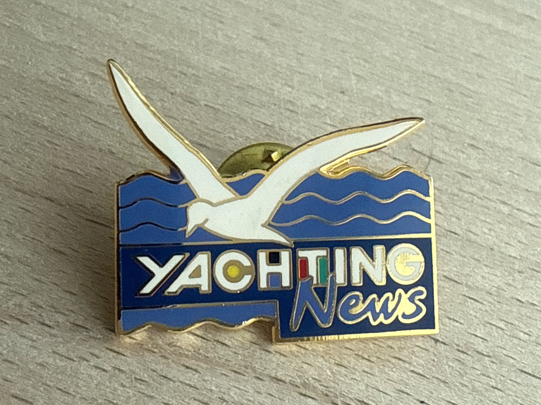 Placchette & Badge: Pin Yachting News – Usato da Glattbrugg venduto da Schweigmatt