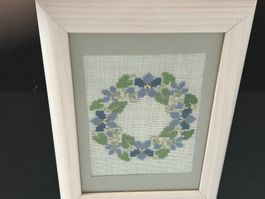 Bild mit Blumenstickerei
