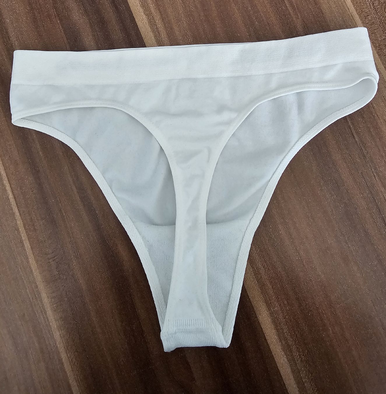 Altra biancheria intima: Weisser String mit Herz-Applikation, Gr. L Neu – Nuovo (secondo la descrizione) da Bütschwil venduto da Taranabo