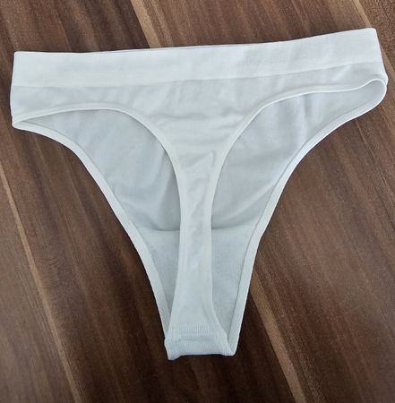 Weisser String mit Herz-Applikation, Gr. L Neu