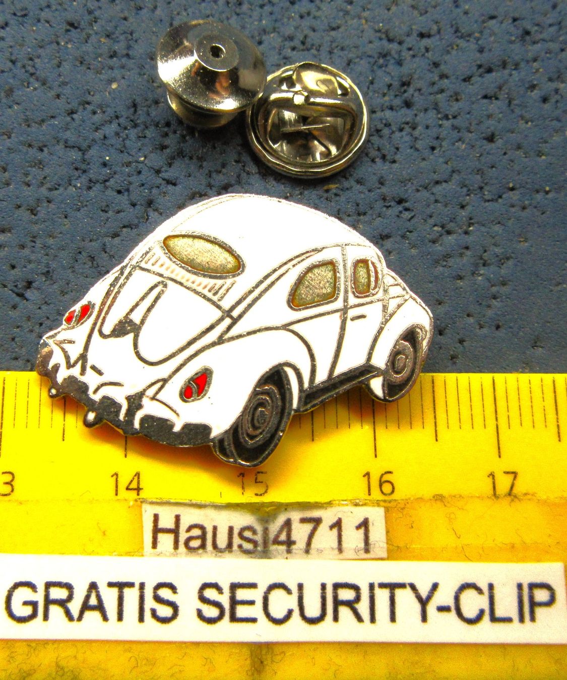 Volkswagen Placchette & Badge: VW KÄFER "BREZEL-KÄFER" ENAMEL AUTO PIN WEISS – Usato da Ettingen venduto da Hausi4711