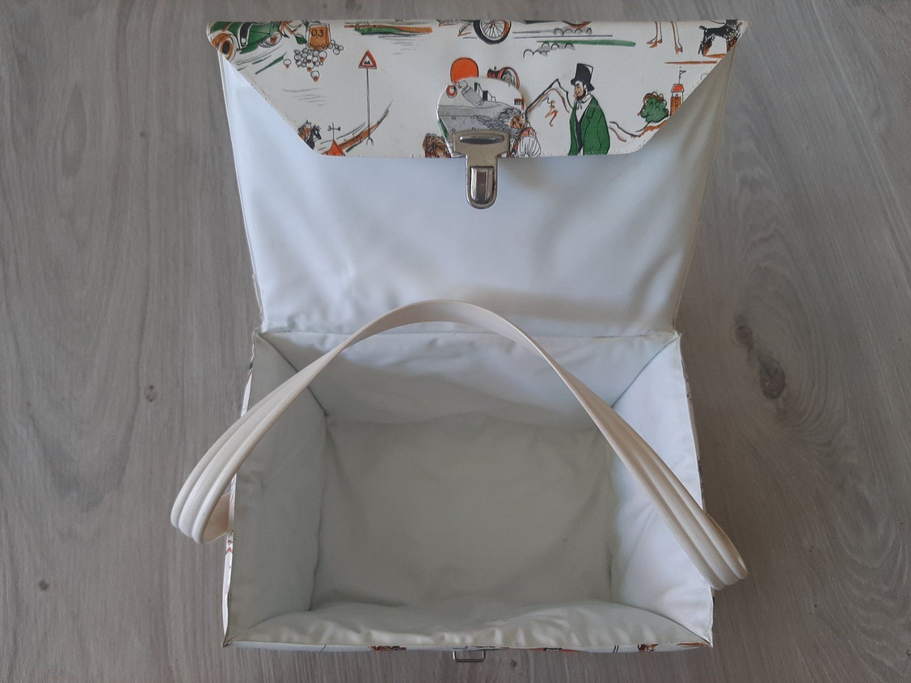 Set di piatti: Mid Century 50er 60er Vintage Oldtimer Camping Picknick Set – Usato da Erschwil venduto da Karabella 9
