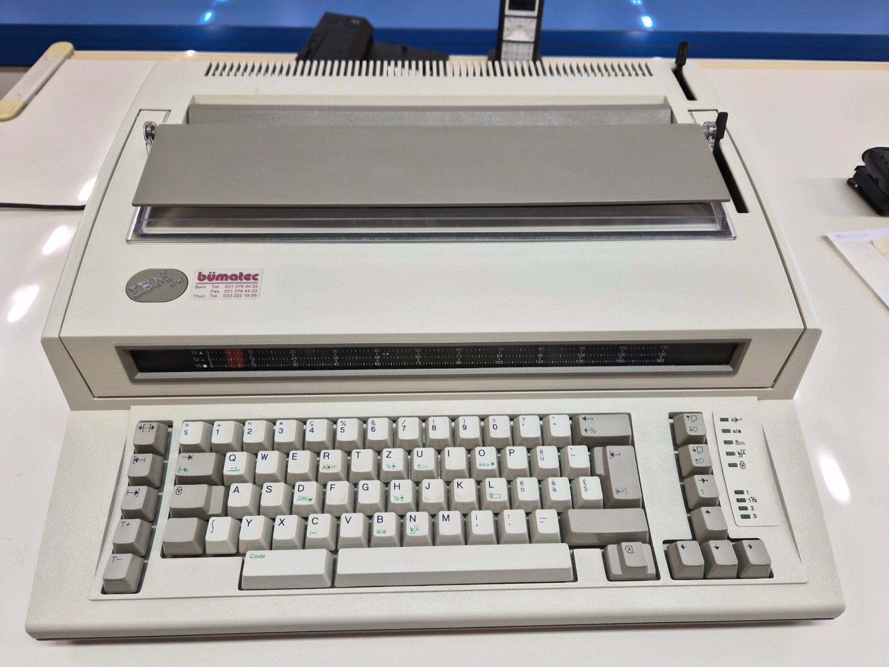 IBM Macchine da scrivere: Schreibmaschine IBM 6781 – Usato da Goldiwil (Thun) venduto da Looore