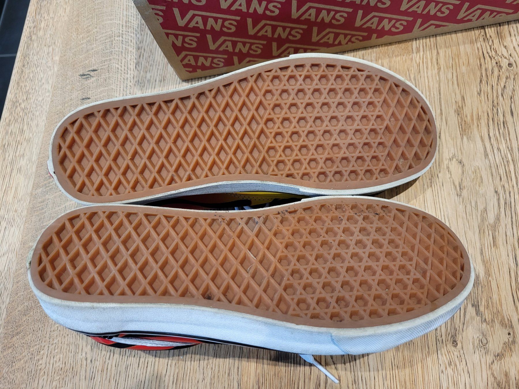 Vans Scarpe da uomo: Vans Old Skool (Grösse 38.5) – Usato da Rechthalten venduto da Strike10 4