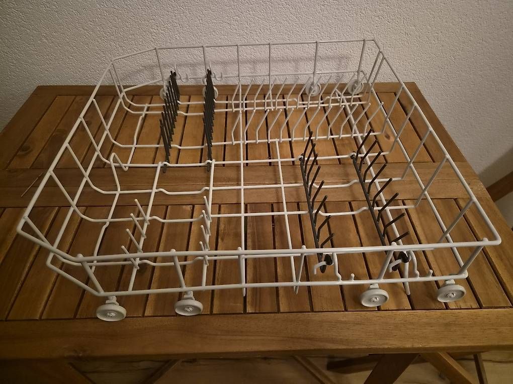 V-Zug Elettrodomestici da cucina: Geschirrkörbe V-Zug neuwertig – Usato da Rüegsauschachen venduto da Ctba82 4