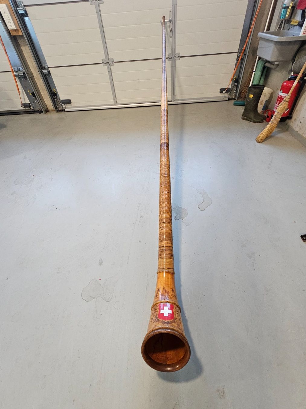 Strumenti musicali: Alphorn 2-teilig inkl. Tragtasche – Usato da Wasen im Emmental venduto da chris57 1